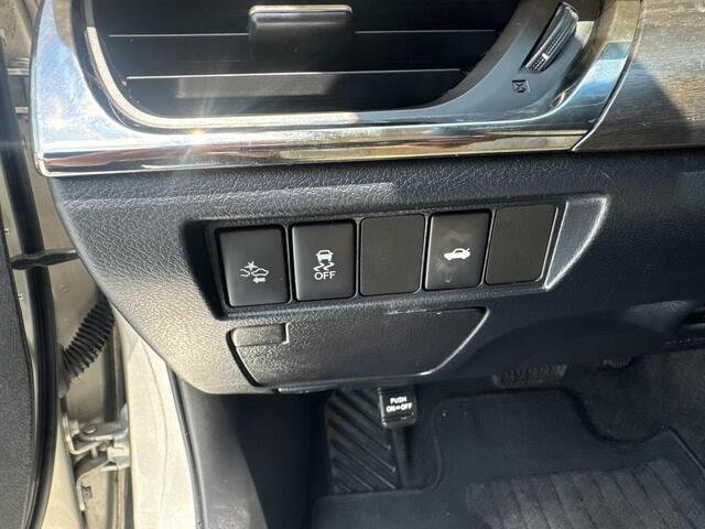 Used 2018 Creme Brulee Mica Toyota XLE image 20
