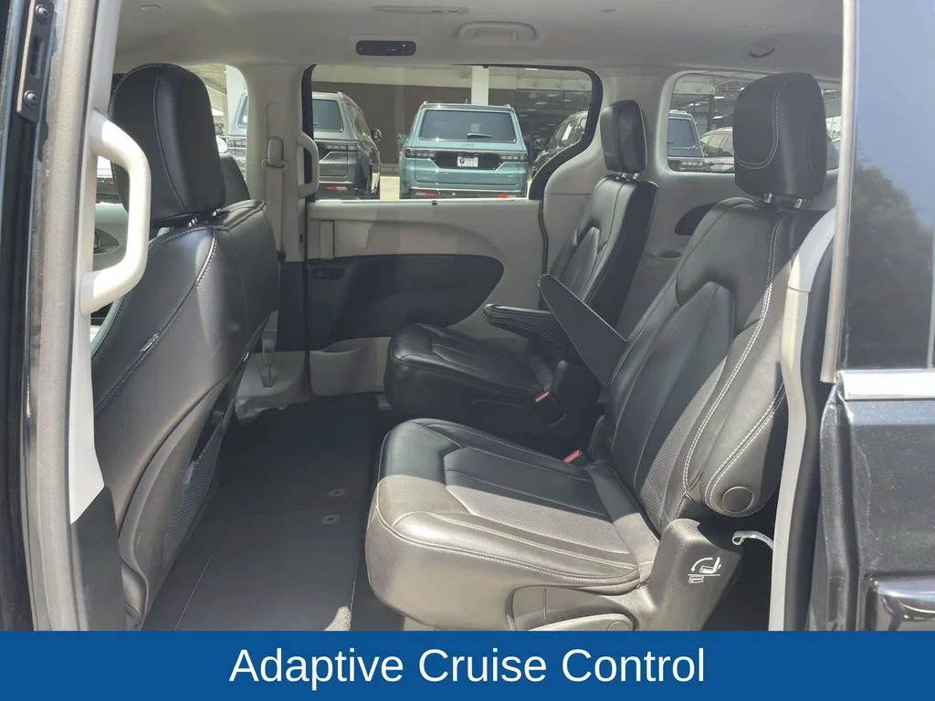 Used 2023 Black Chrysler Touring L image 20