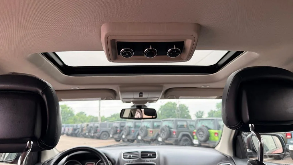 Used 2020 Red Dodge Crossroad image 30