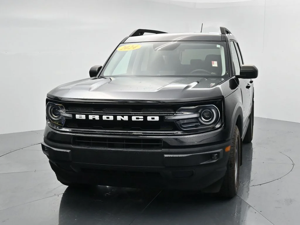 Used 2024 Black Ford Outer Banks image 2