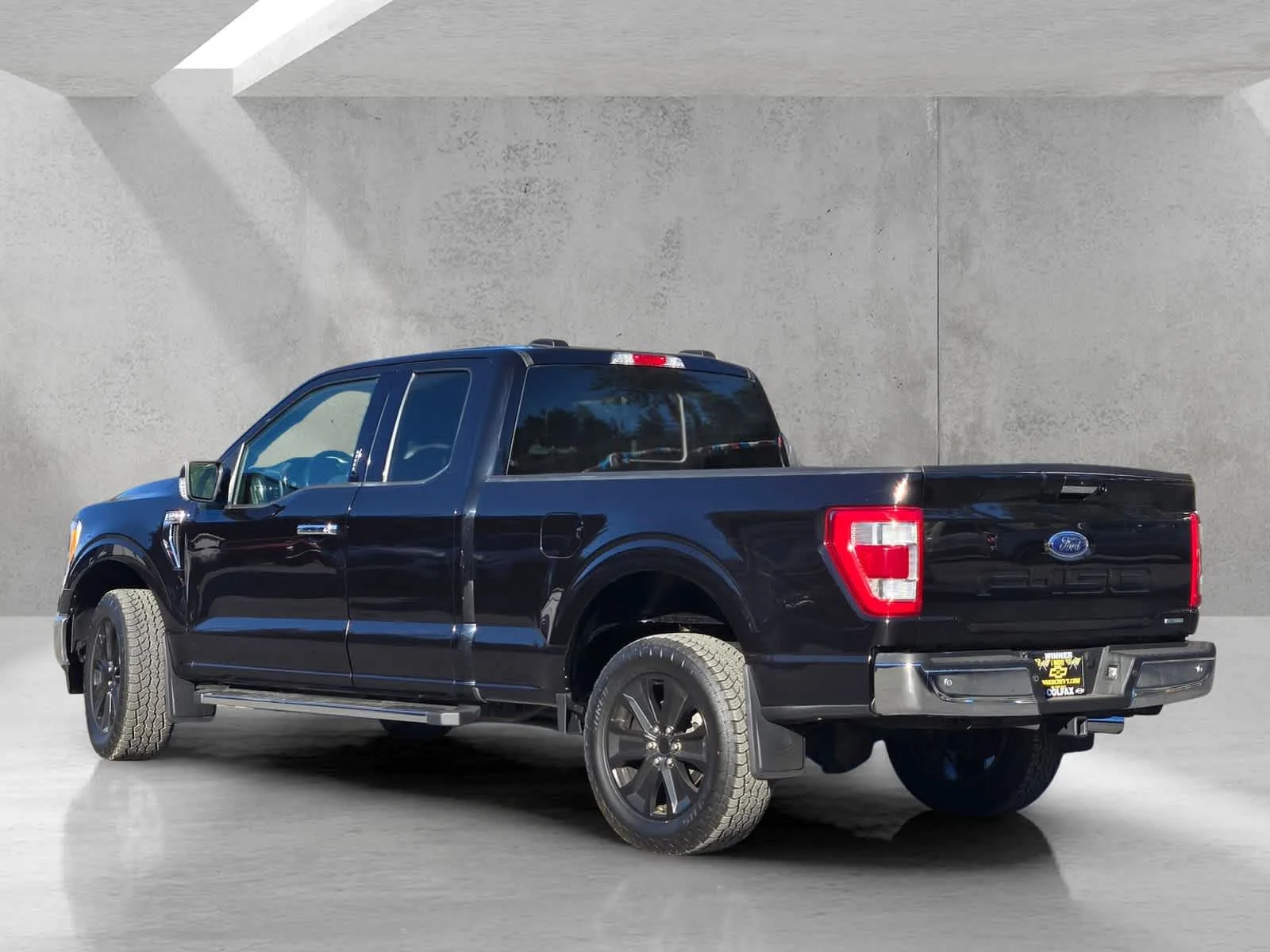 Used 2021  Ford XL image 6