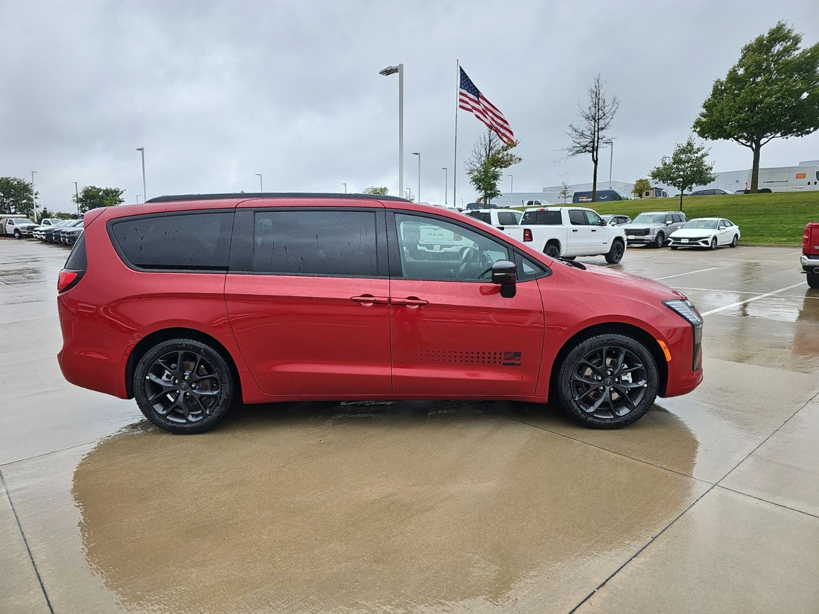 New 2027 Red Hot Pearlcoat Chrysler Select image 6