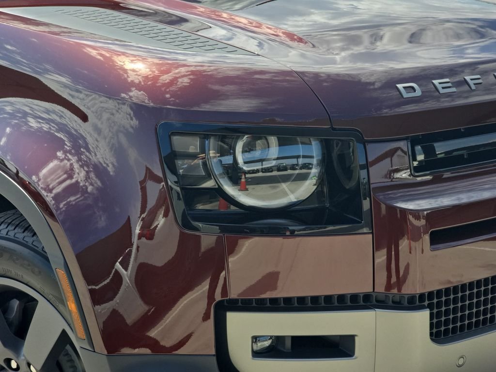 New 2026 Sedona Red Land Rover S image 33