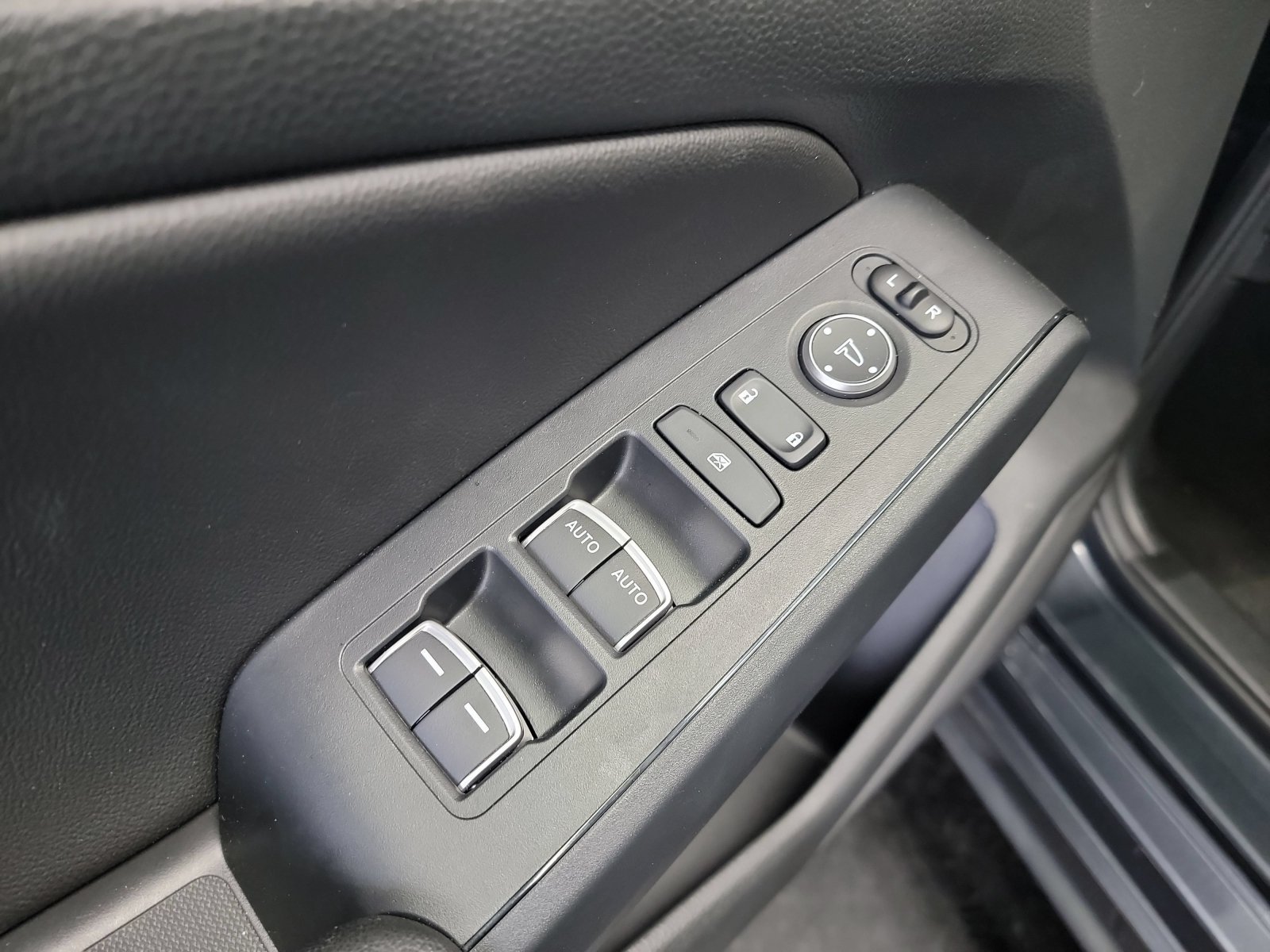 2023 Honda Civic Hatchback EX-L - Photo 14
