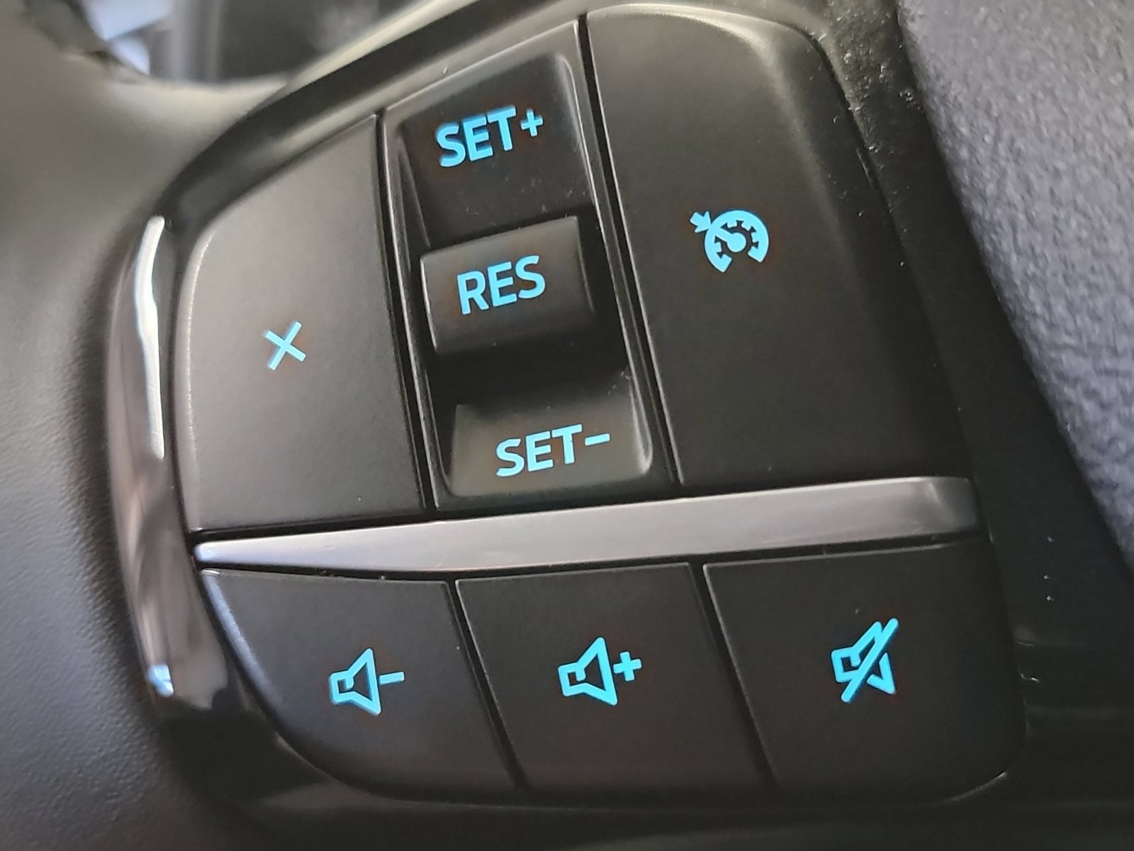 Used 2022 Blue Metallic Ford SEL image 32