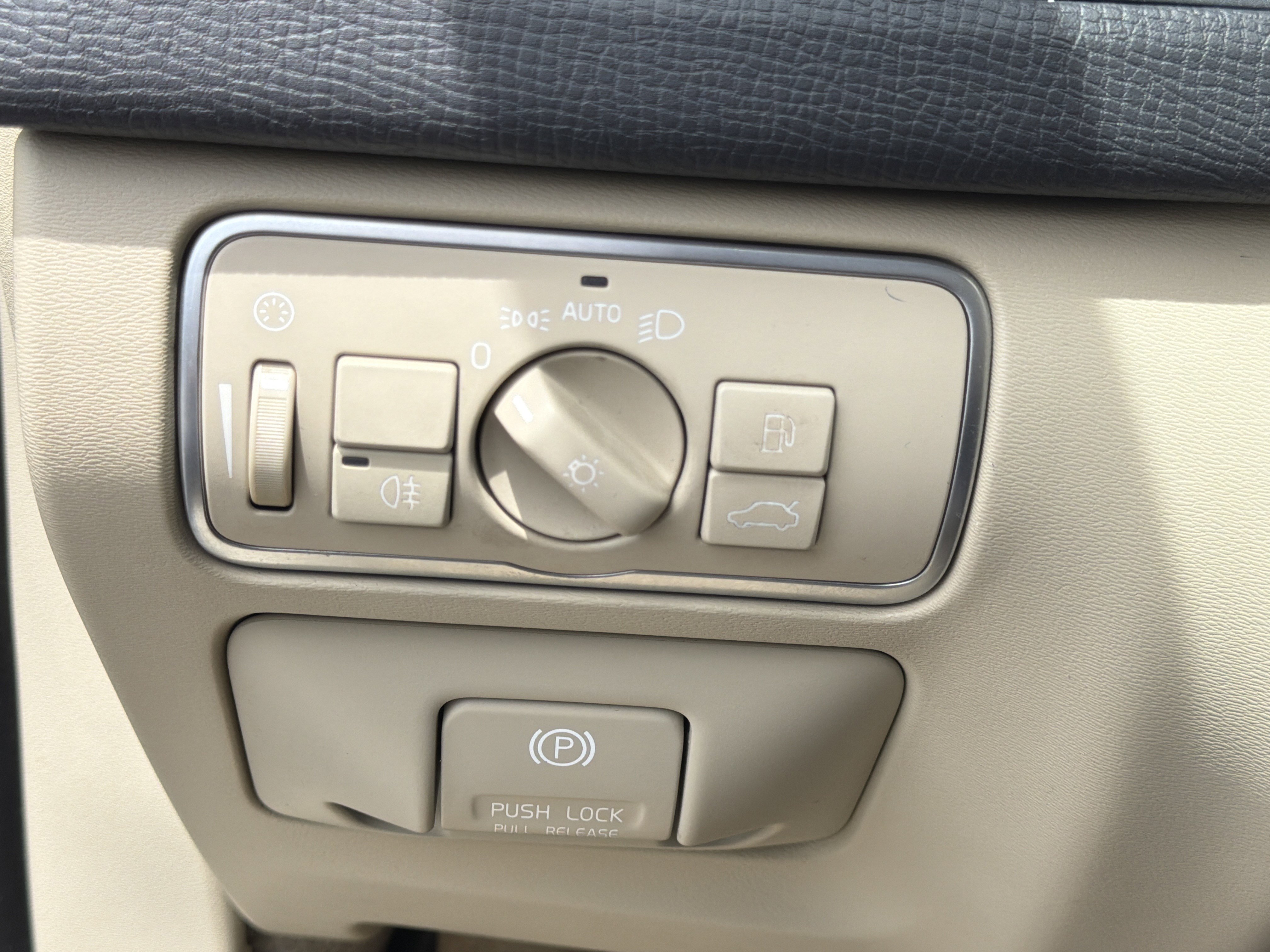 Used 2015 Seashell Metallic Volvo T5 Drive-E Premier image 37