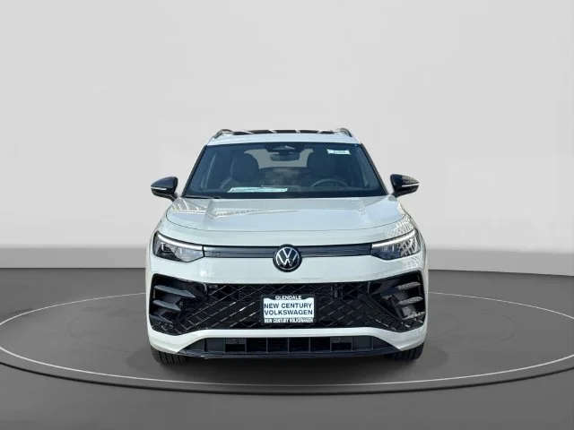 2026 Volkswagen Tiguan photo 2