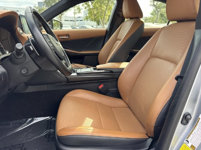 2025 Lexus IS 300 - Photo 11