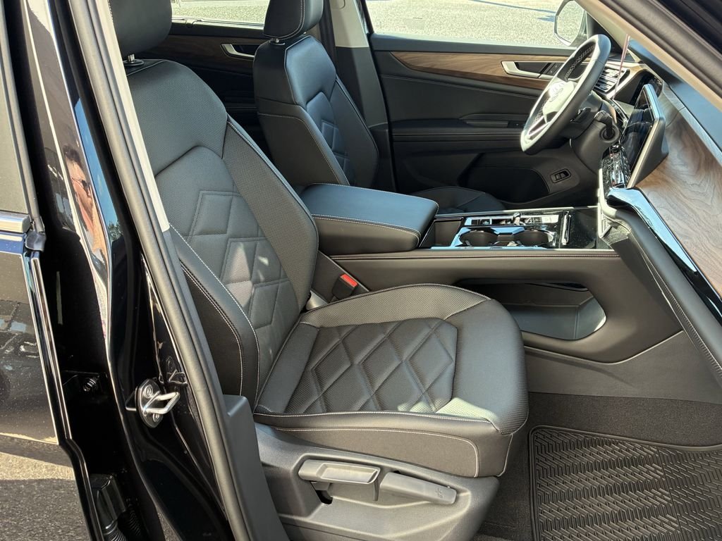 New 2026 Black Volkswagen 2.0T SE w/Technology image 38