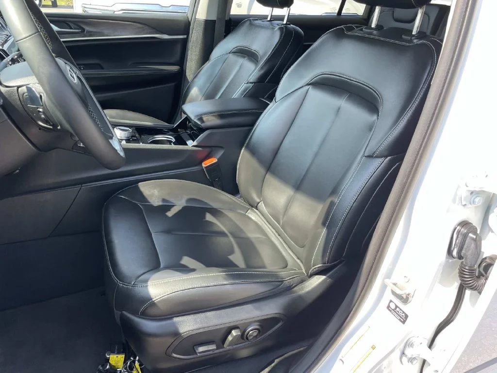 Used 2023 White Jeep Limited image 41