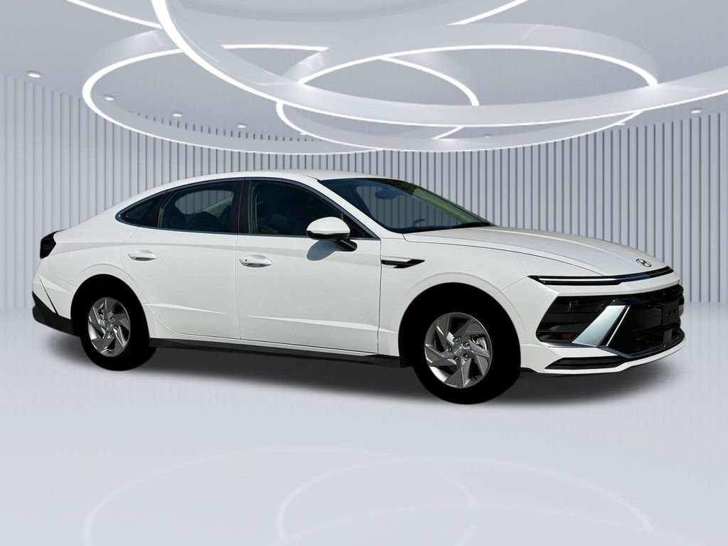 New 2025 White Hyundai SE image 29