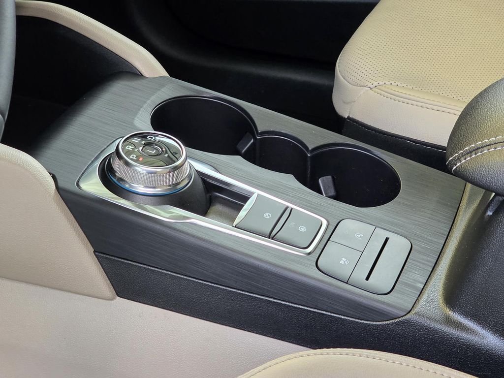 Used 2022 White Ford SEL image 27