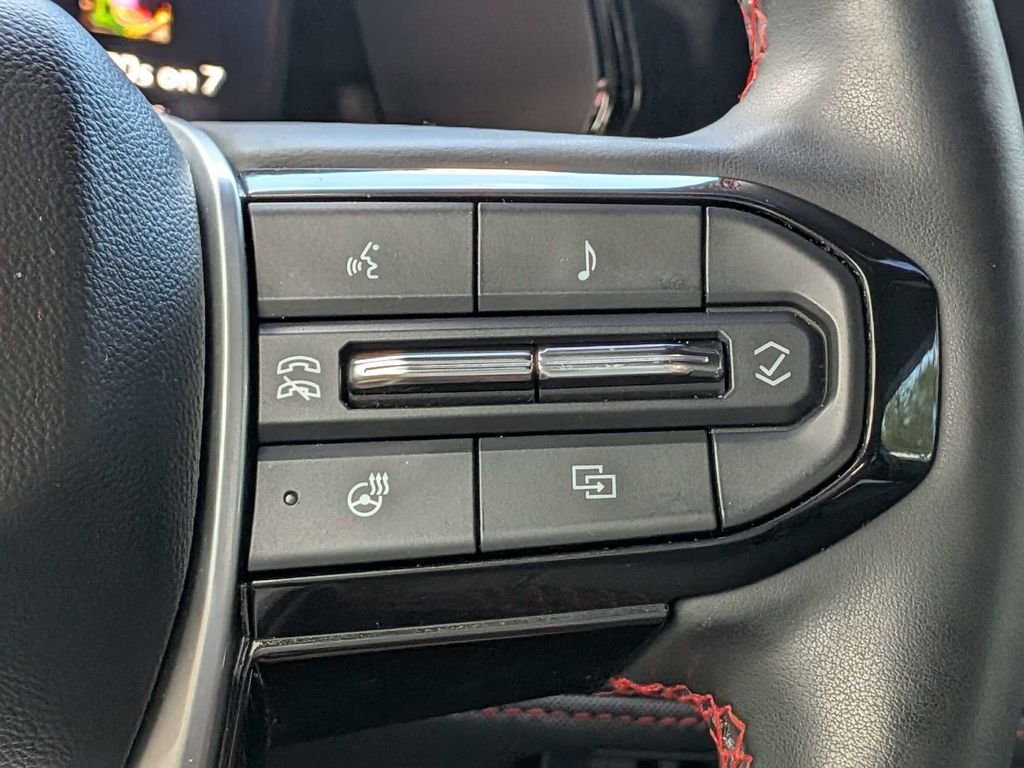 Used 2024 Red Chevrolet Z71 image 29