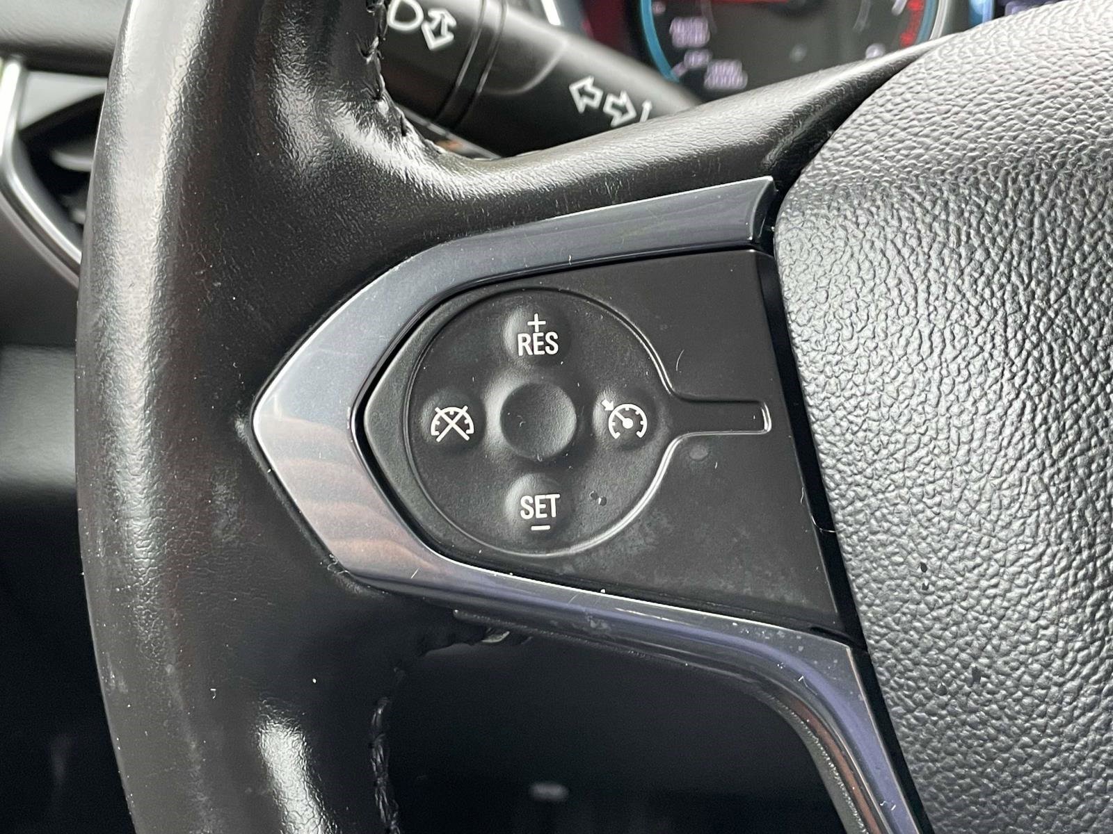 Used 2019 Summit White Chevrolet LT Cloth image 25