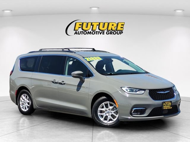 Used 2022 White Chrysler Touring L image 1