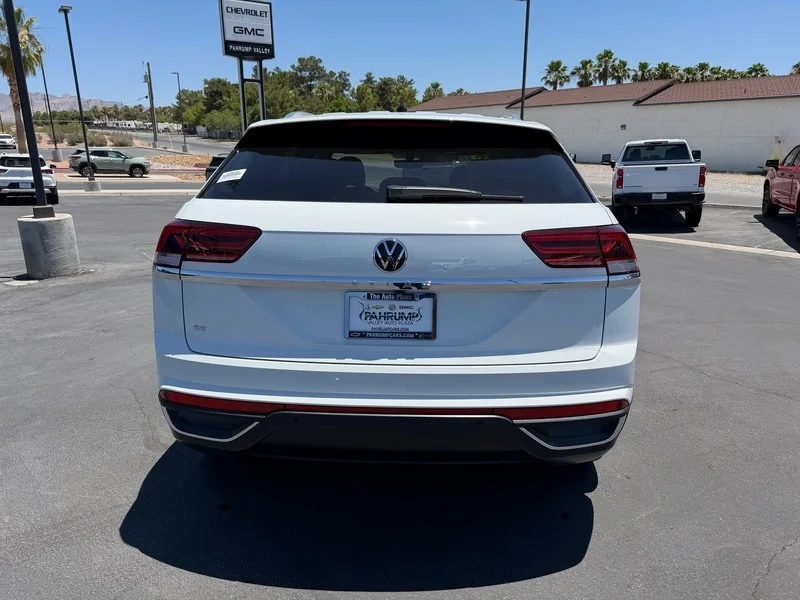Used 2023 White Volkswagen 2.0T SE w/Technology image 4