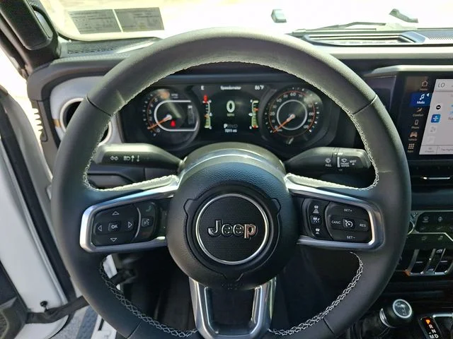 Used 2025 White Jeep Sahara image 18