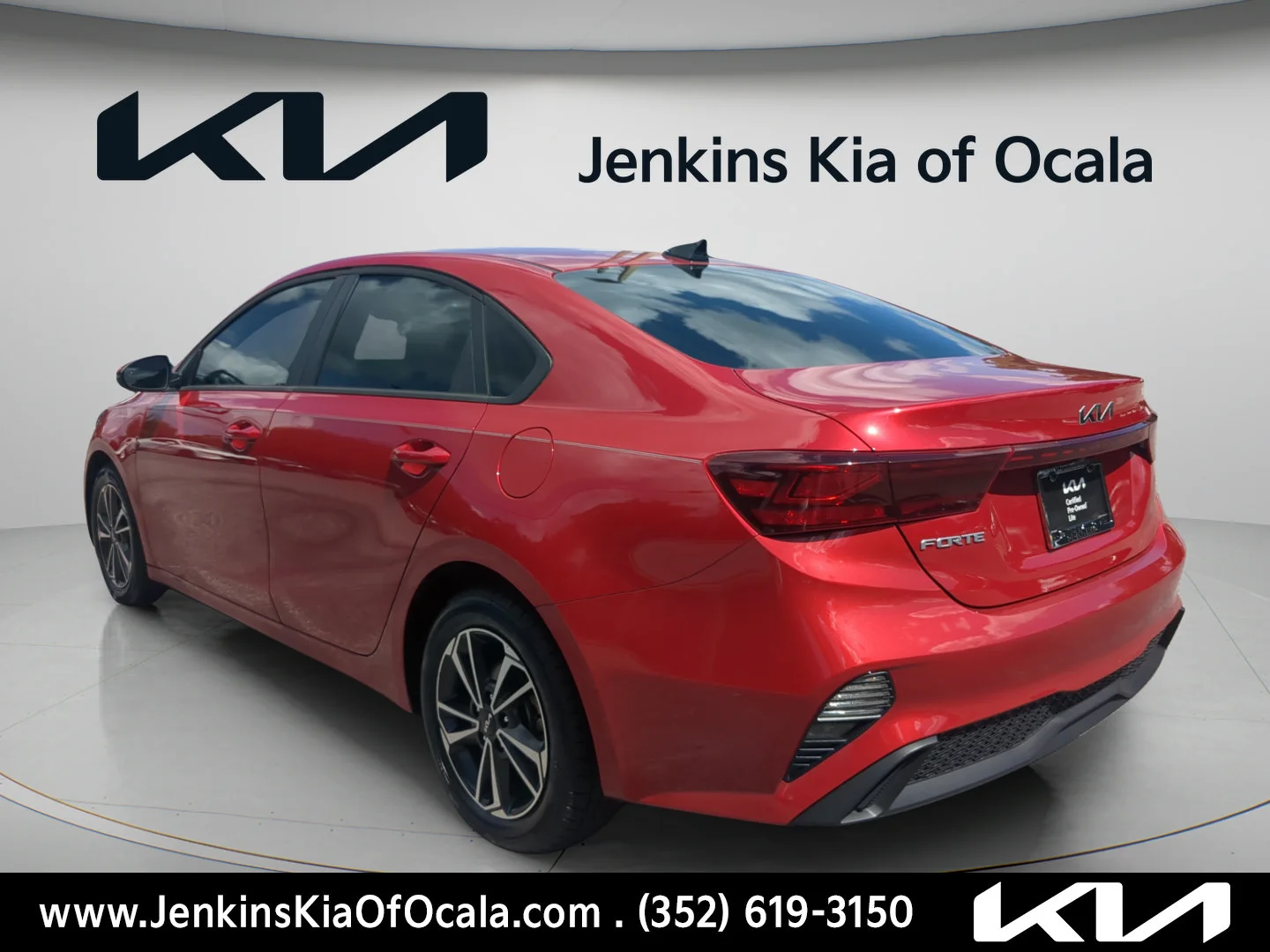 Used 2024 Currant Red Kia LXS image 5