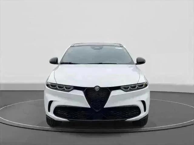 New 2025 Milano White Exterior Paint Alfa Romeo  image 2