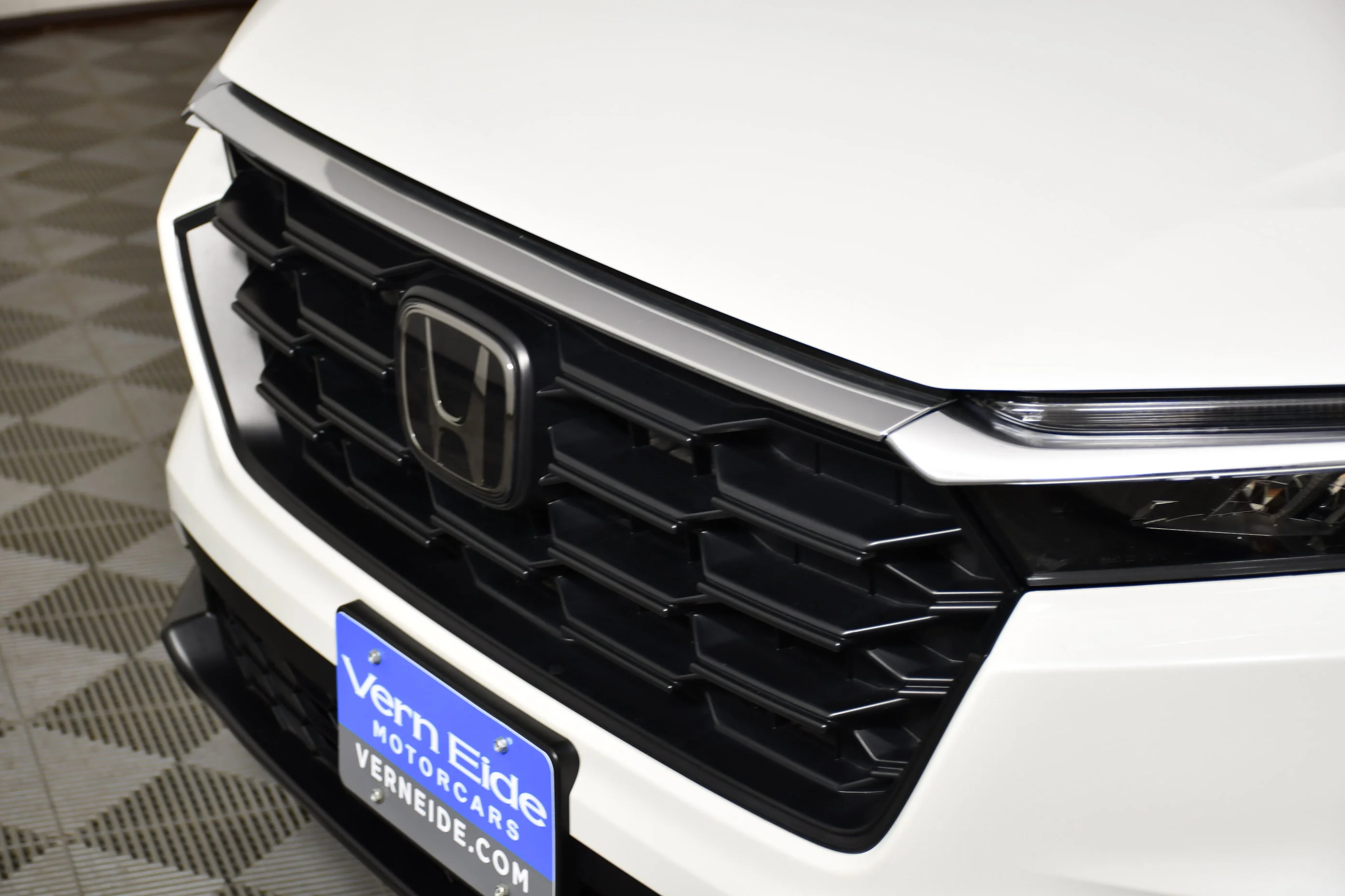 Certified Used 2025 Platinum White Pearl Honda LX image 11