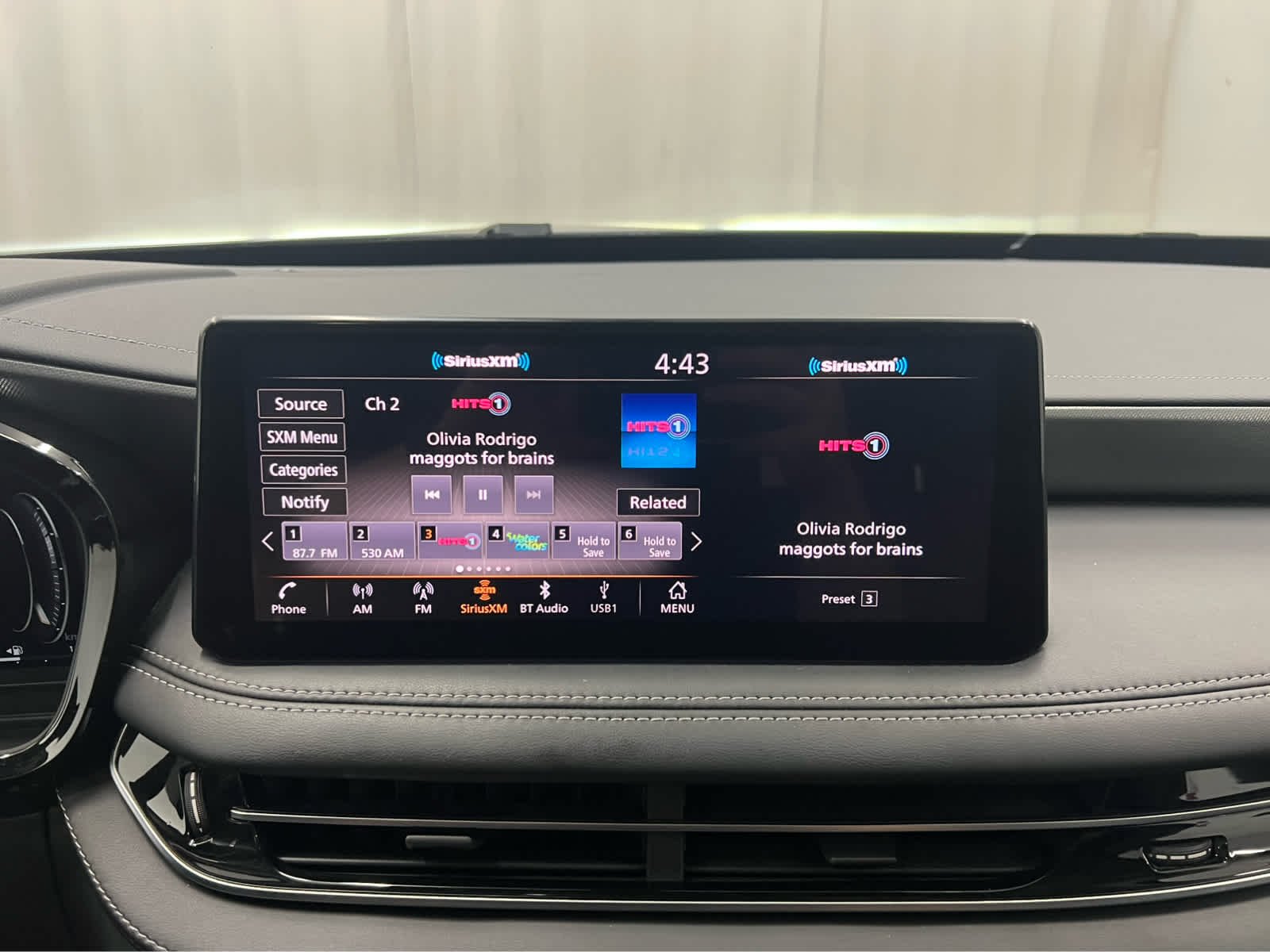 Used 2022 Graphite Shadow INFINITI LUXE image 28