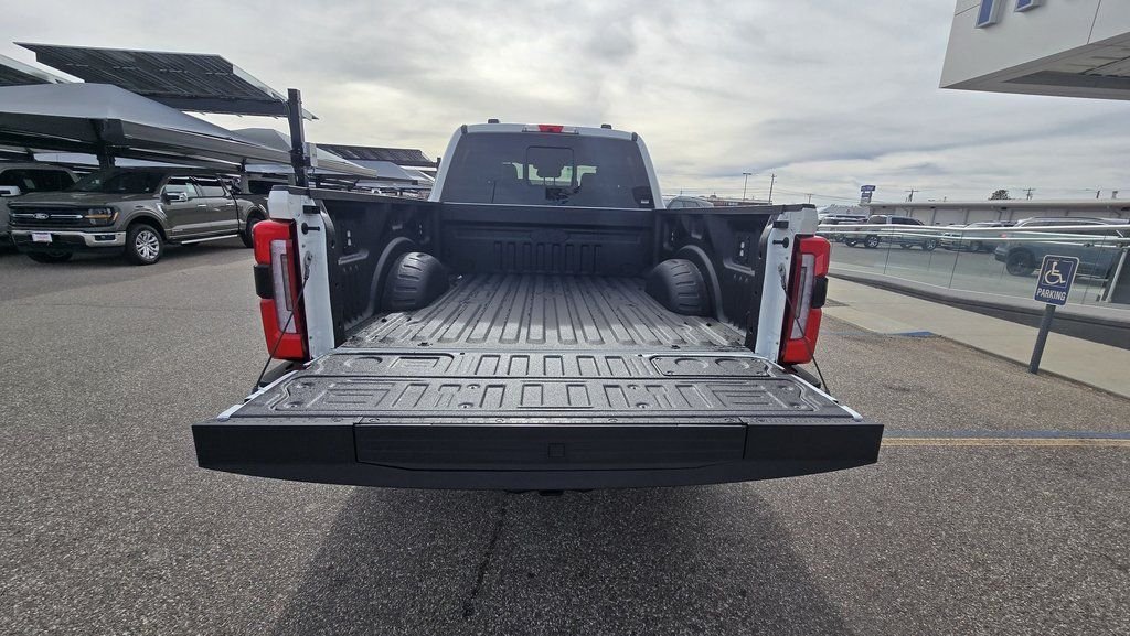 2026 Ford F-250 Super Duty Platinum - Photo 11