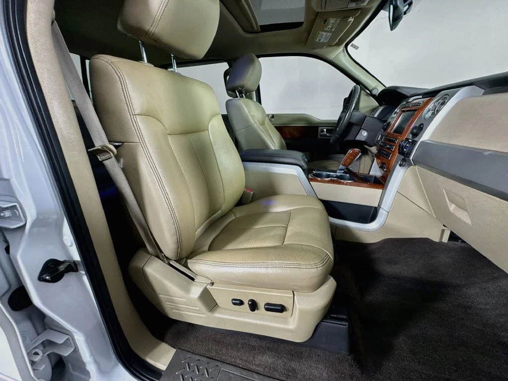 Used 2009 White Ford Lariat image 34