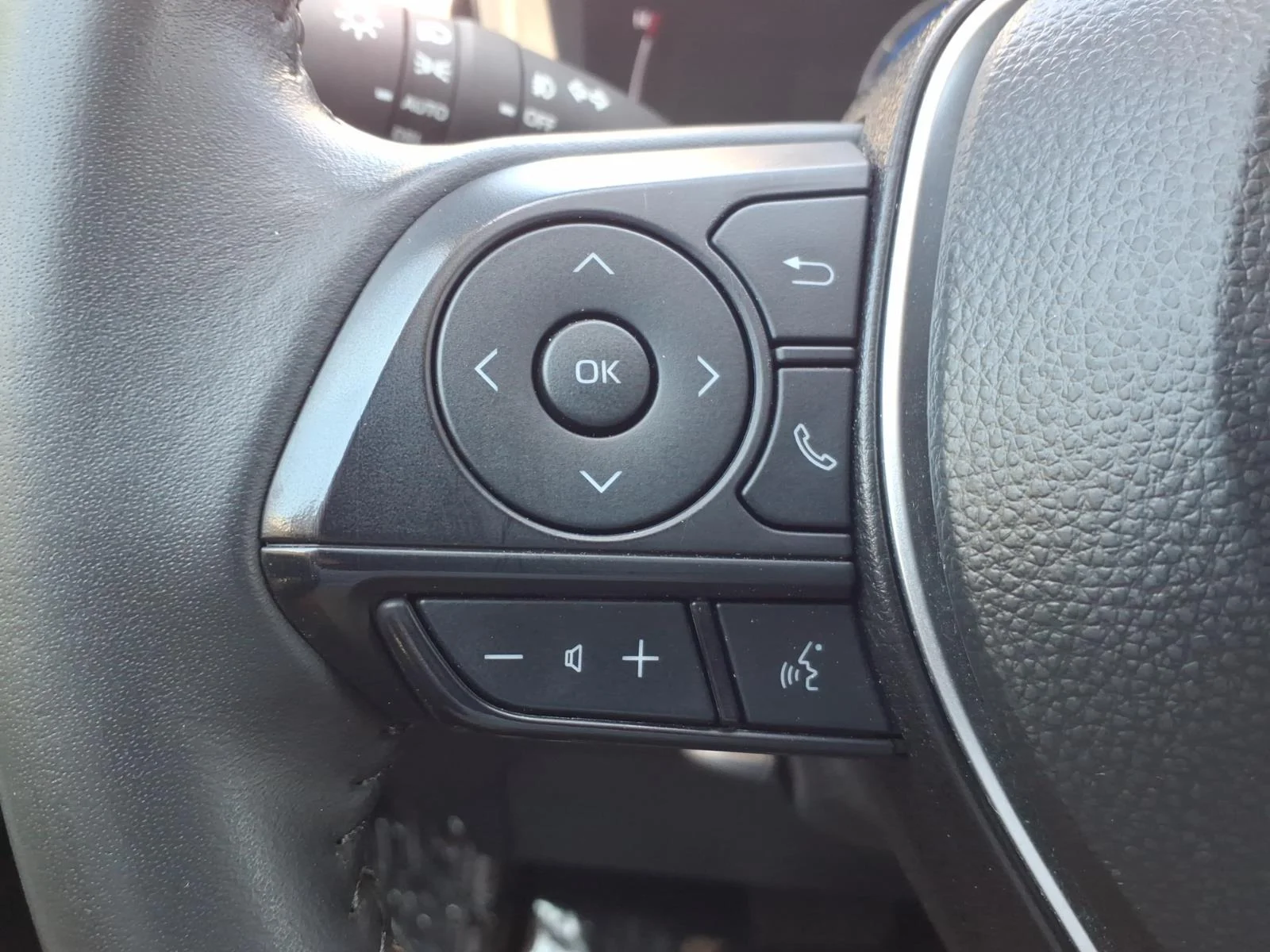 2025 Toyota Corolla Cross XLE - Photo 22