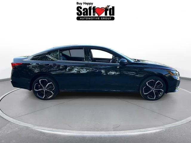 Used 2024 Black Nissan 2.5 SR image 4