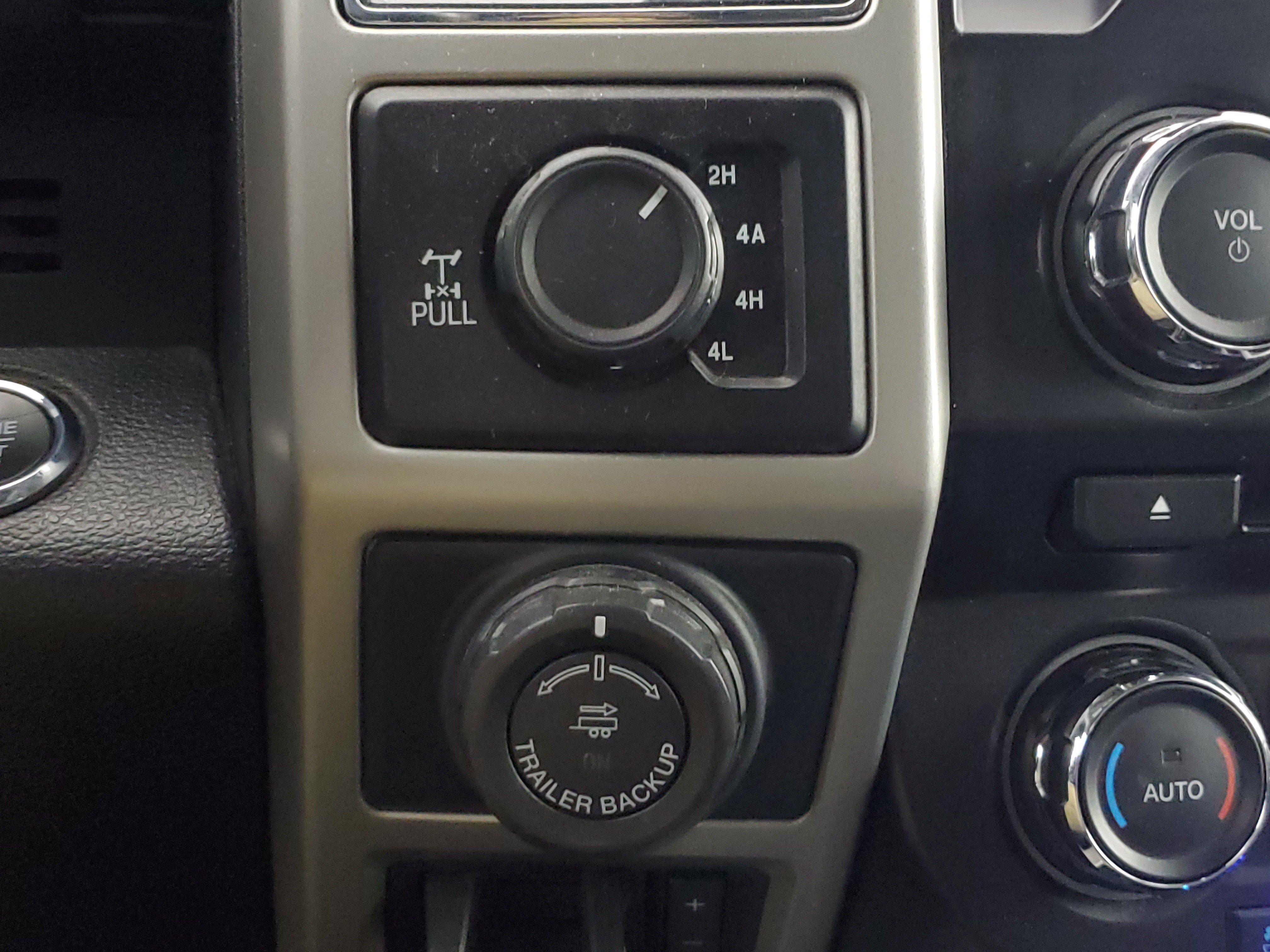 Used 2018 Gray Ford LARIAT image 28