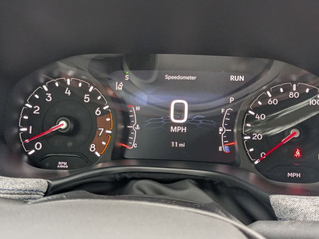 Used 2026 Diamond Black Crystal Pearlcoat Jeep Latitude image 25