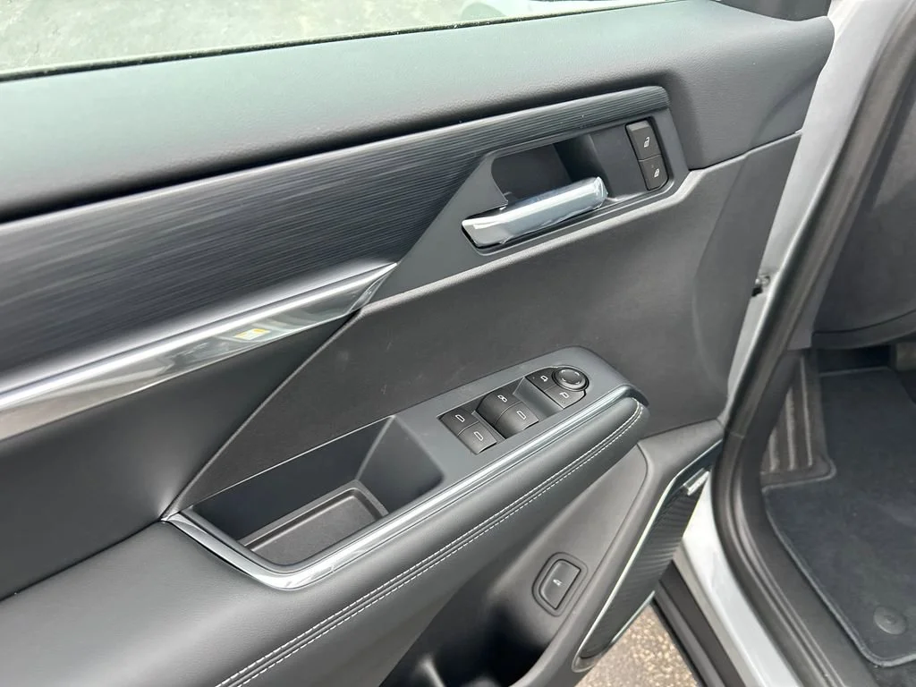 New 2026 Sterling Metallic GMC Elevation image 16