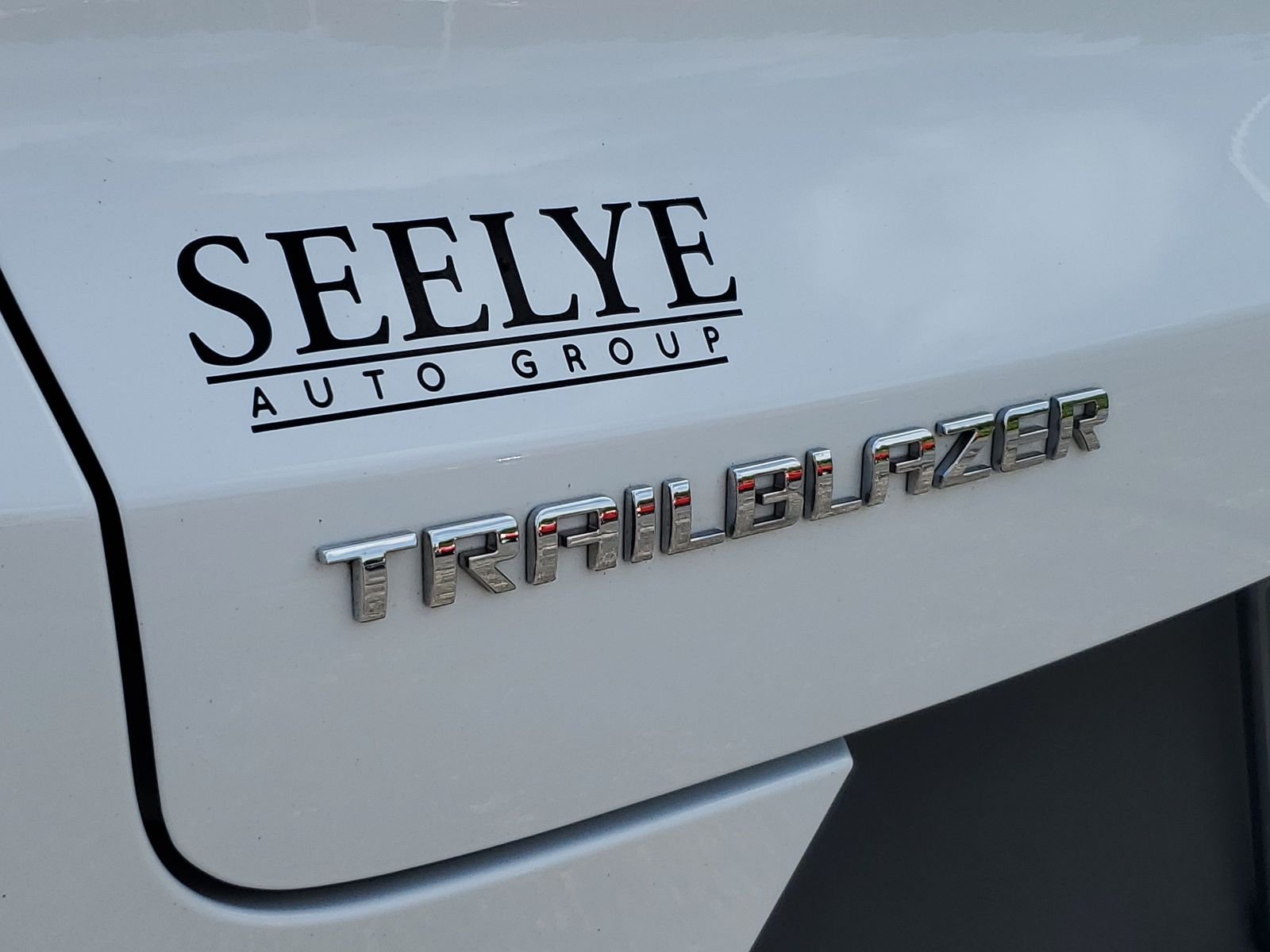 Used 2022 White Chevrolet LS image 24
