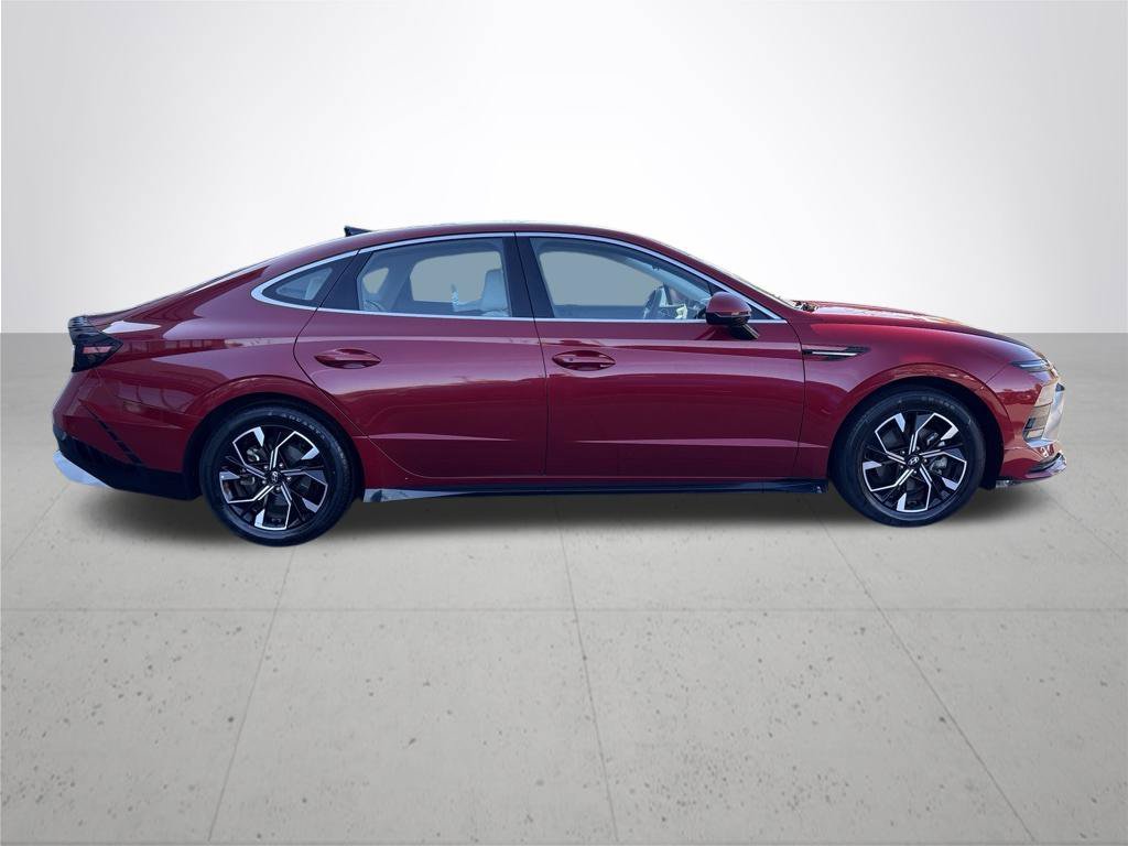 Used 2024 Red Hyundai SEL image 5