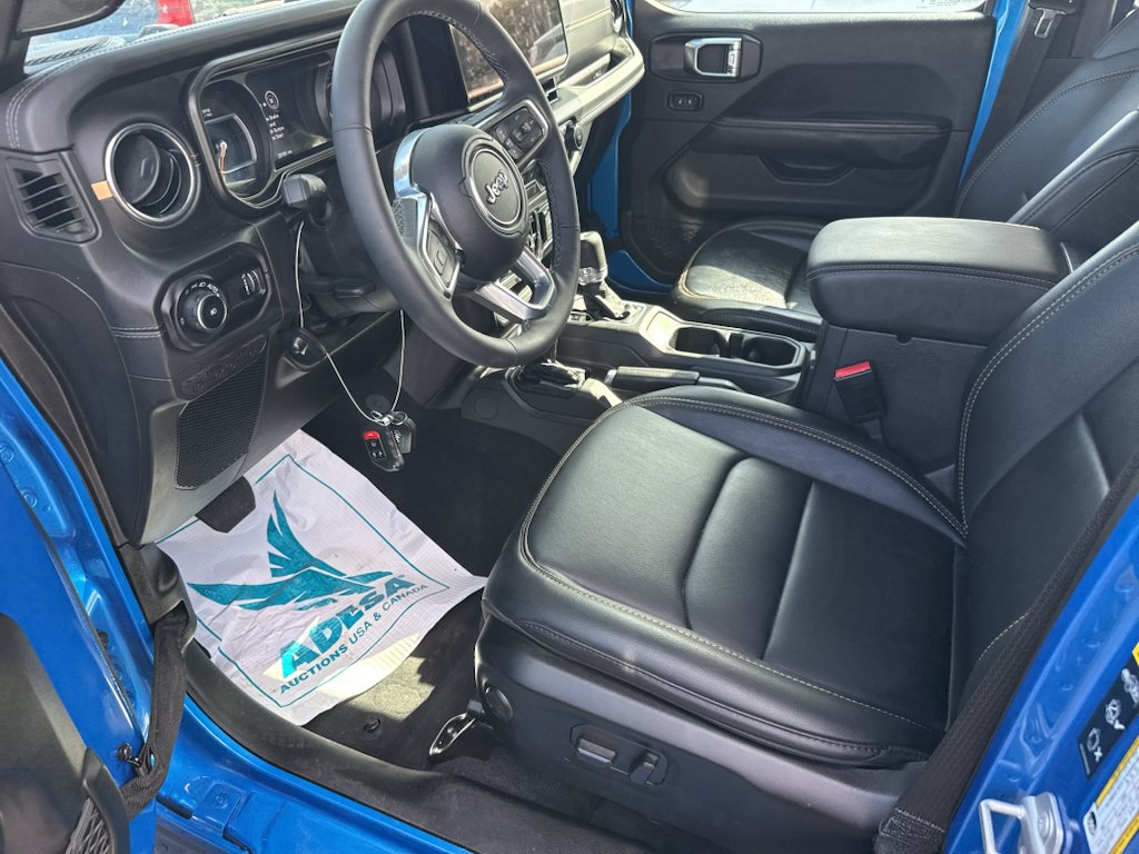 Used 2025 Hydro Blue Pearlcoat Jeep Sahara image 6