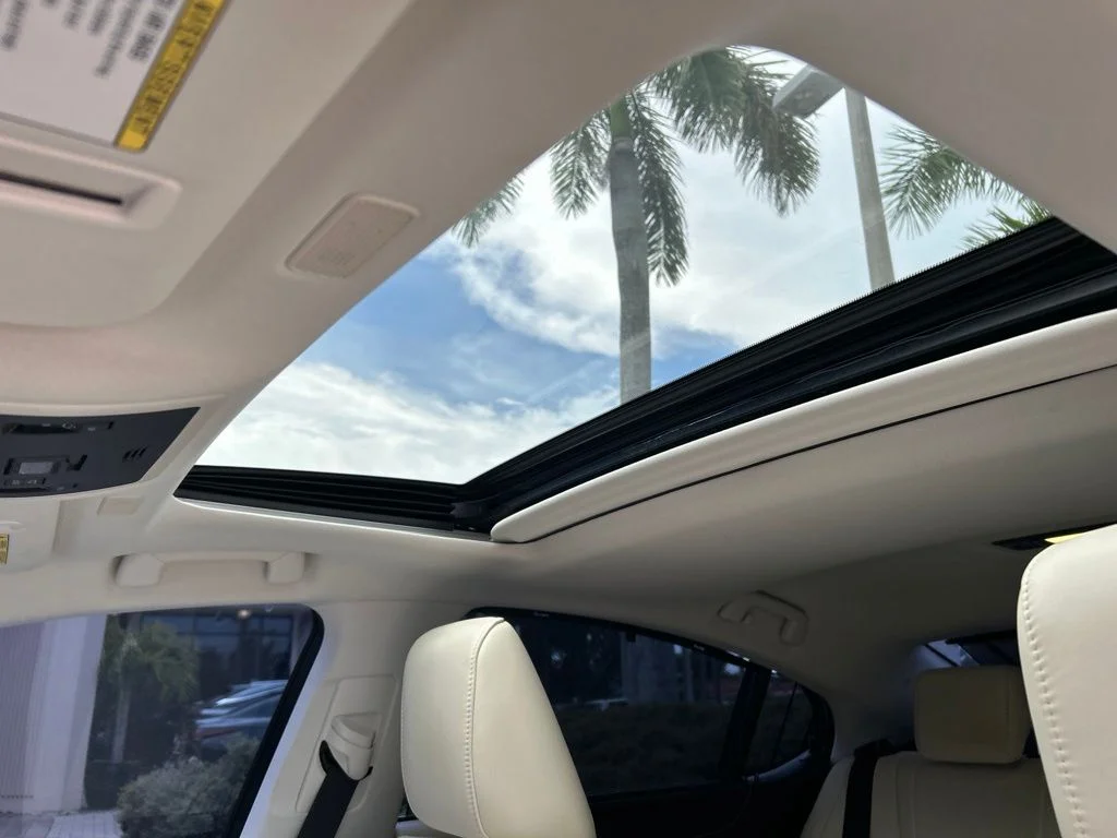 Certified Used 2022 EMINENT WHITE PEARL Lexus 300h Ultra Luxury image 15