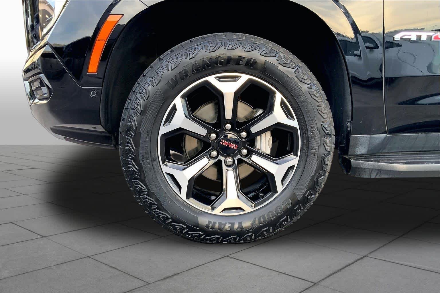 Used 2025 Onyx Black GMC AT4 image 10