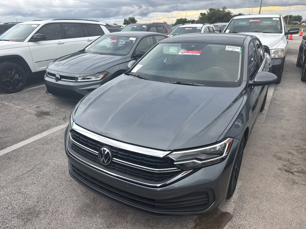 Used 2023 Platinum Gray Metallic Volkswagen SE image 1