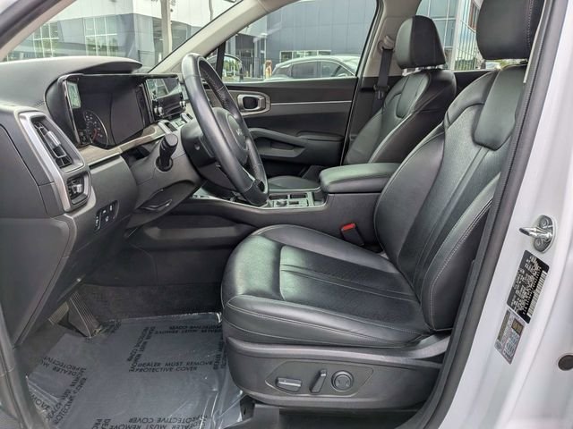 Used 2023 White Kia EX image 19