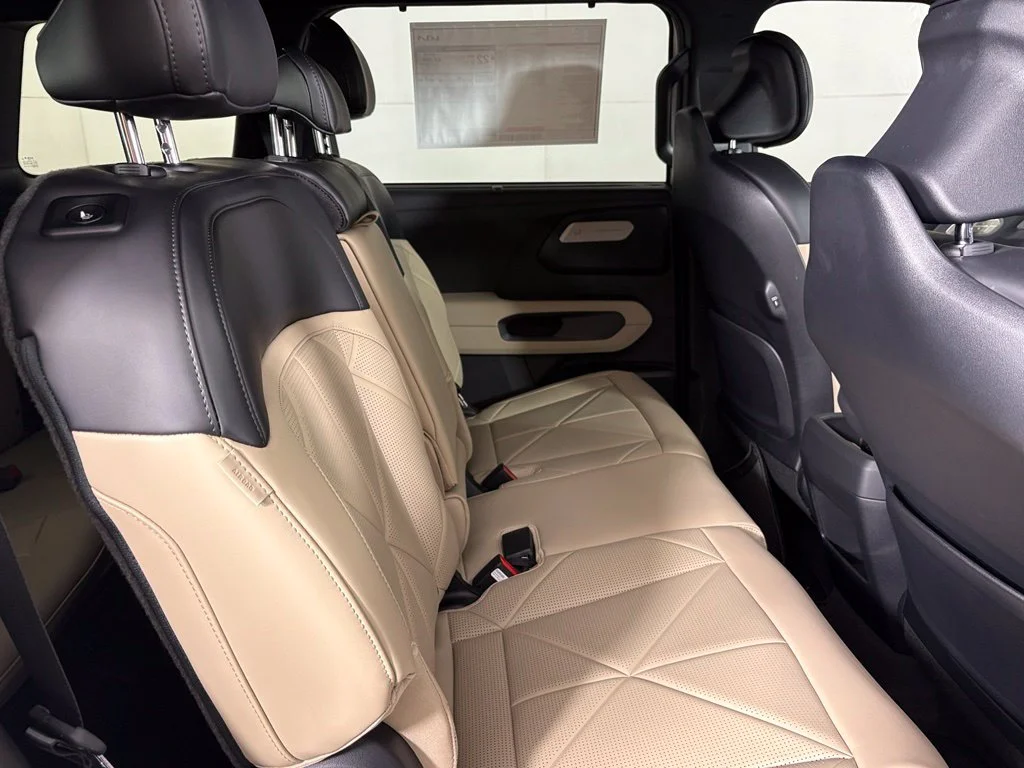 New 2027 Glacial White Pearl Kia EX image 17