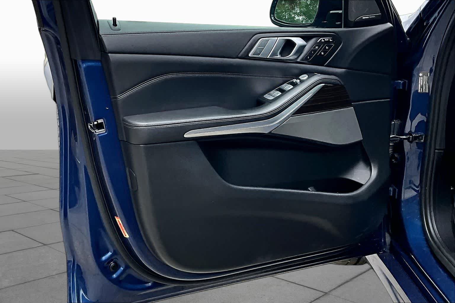 Used 2019 Phytonic Blue Metallic BMW xDrive50i image 25
