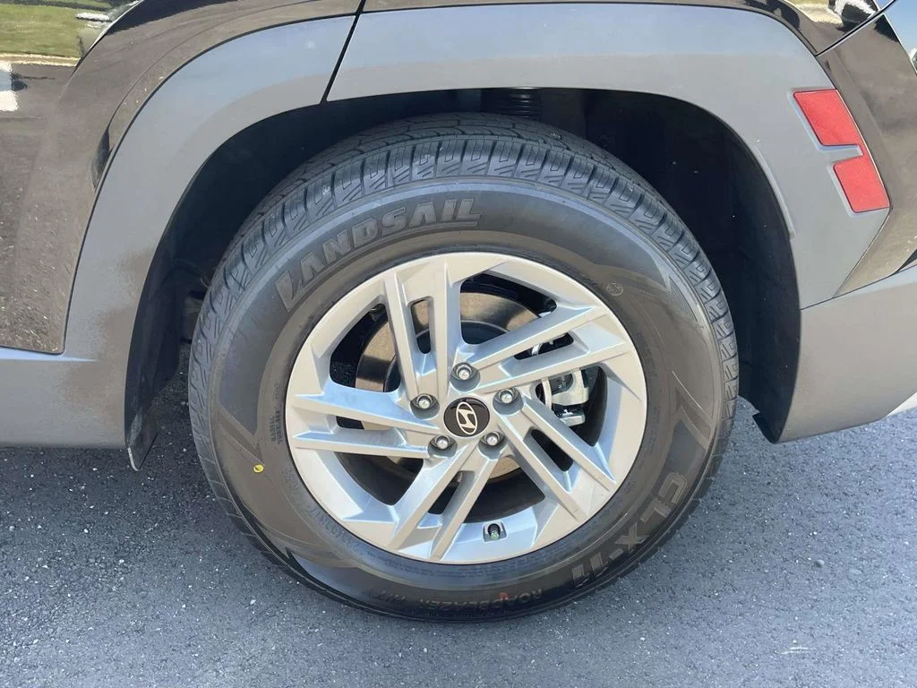 Certified Used 2025 Black Hyundai SE image 24