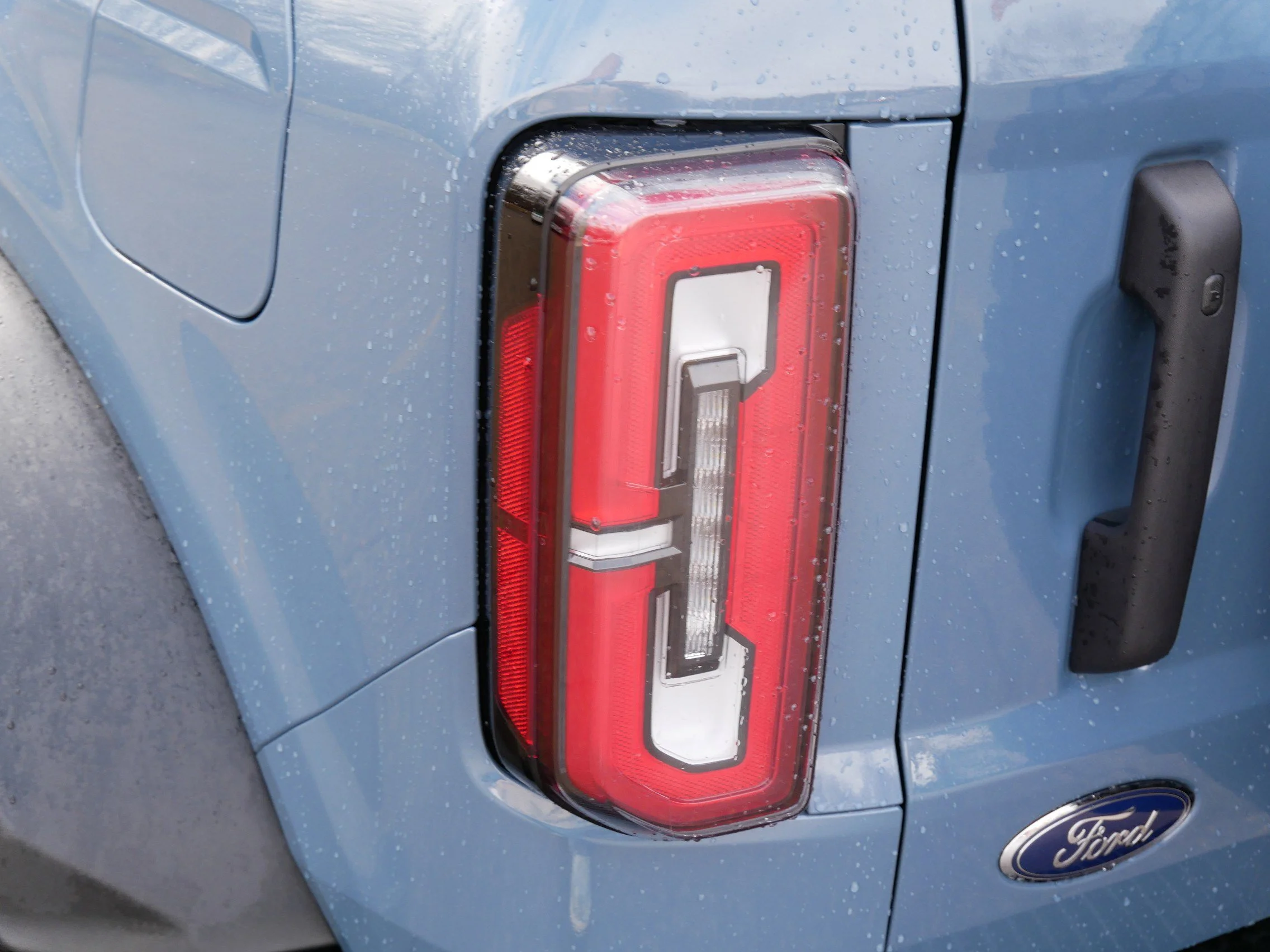 New 2025 Azure Gray Metallic Ford Badlands image 17