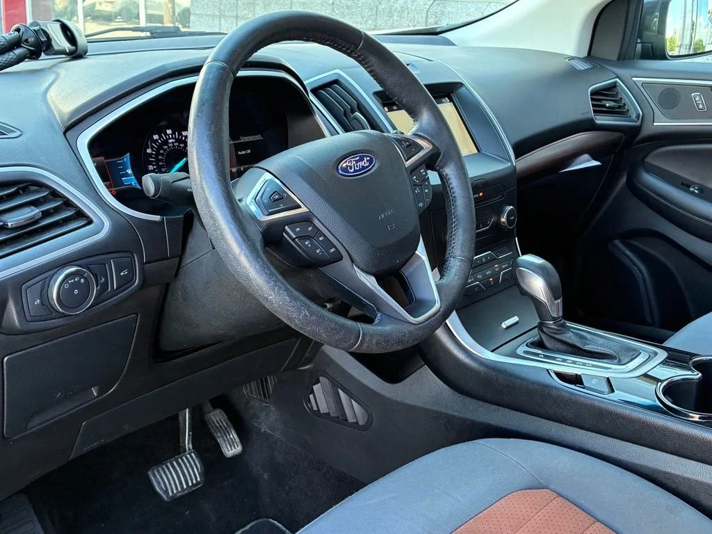 Used 2018 Shadow Black Ford SEL image 19