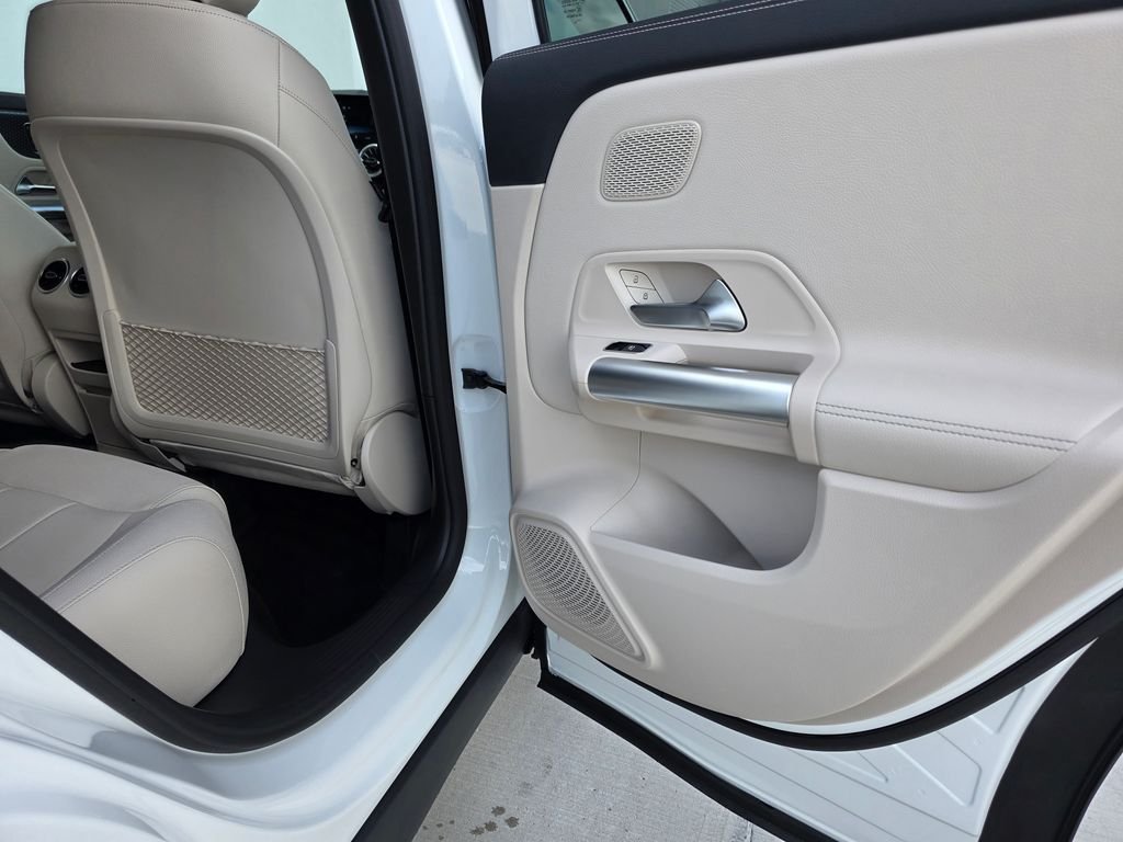 New 2026 Polar White Mercedes-Benz GLA 250 image 15