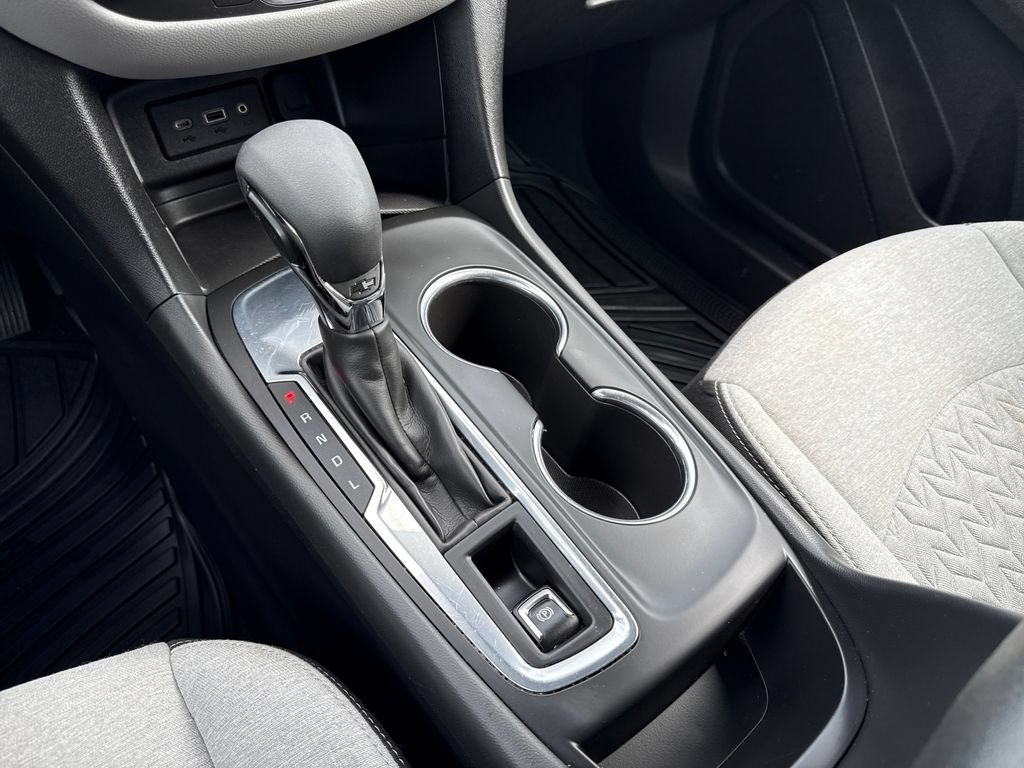 Used 2022 Silver Ice Metallic Chevrolet LT image 19