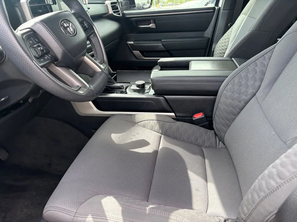 Used 2025 White Toyota SR5 image 9