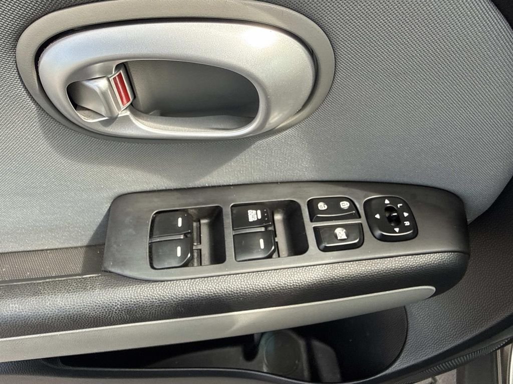 Used 2016 Gray Kia Base image 17