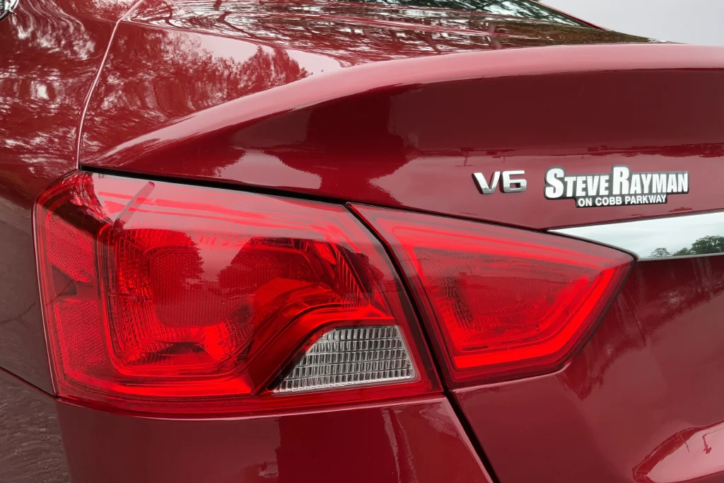 Used 2018 Red Chevrolet Premier image 29