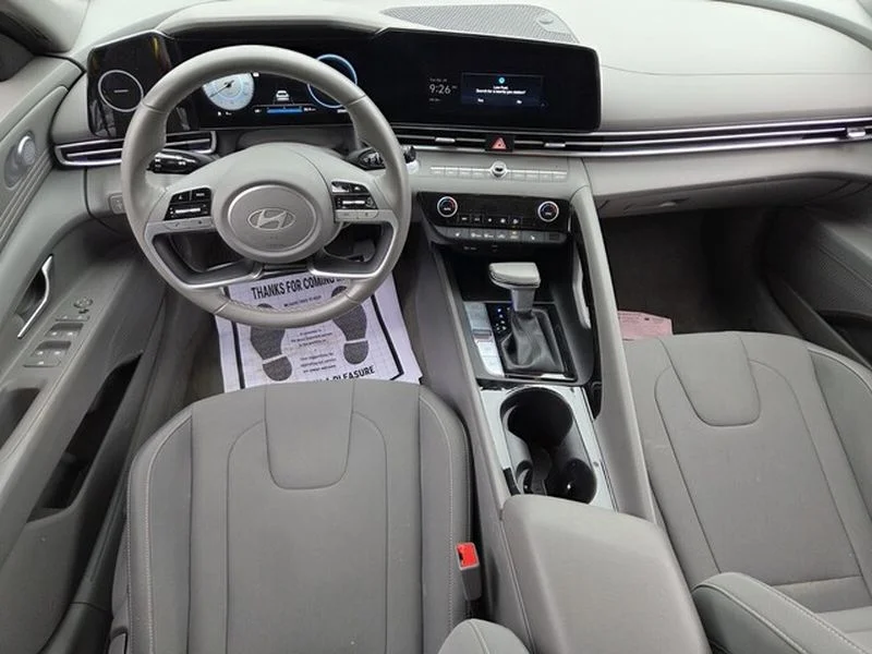 Used 2025 Gray Hyundai SEL Convenience image 9